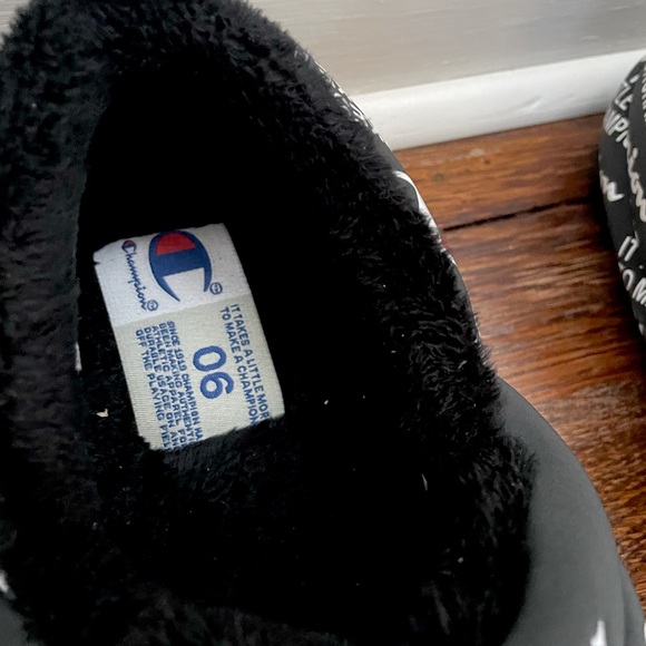 Slippers - Picture 2 of 4